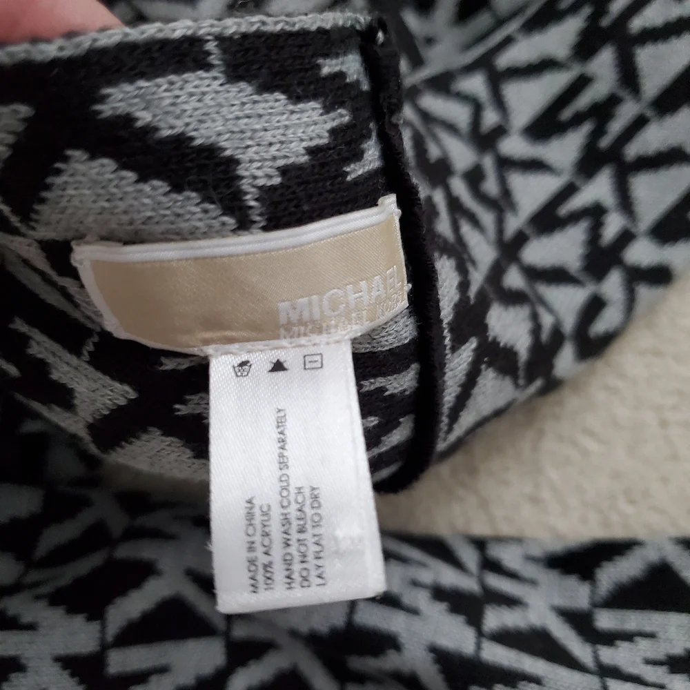 Michael Kors Black/Gray Infinity Logo Scarf